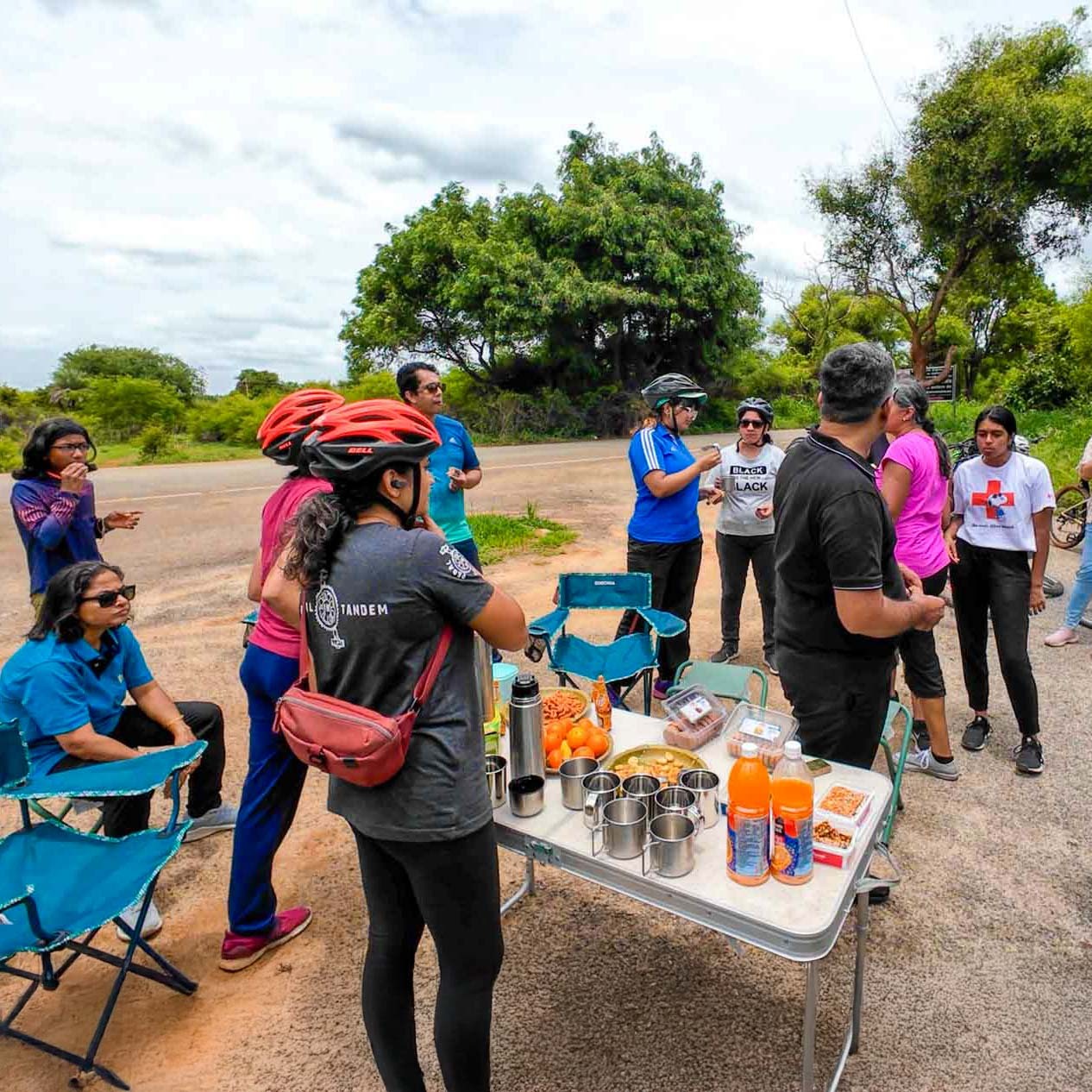 Stop en route for hot breakfast in nature. 